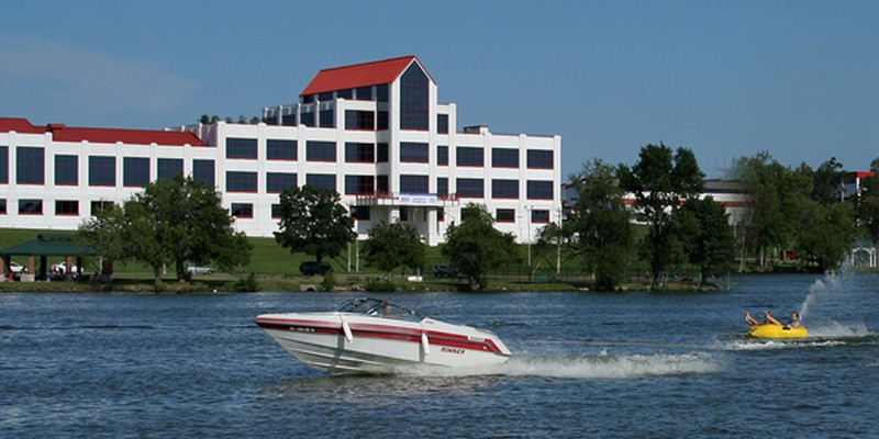 a80d028c-eb1f-4529-883f-f95225a3a28b-boating-on-the-rock-river-in-beloit