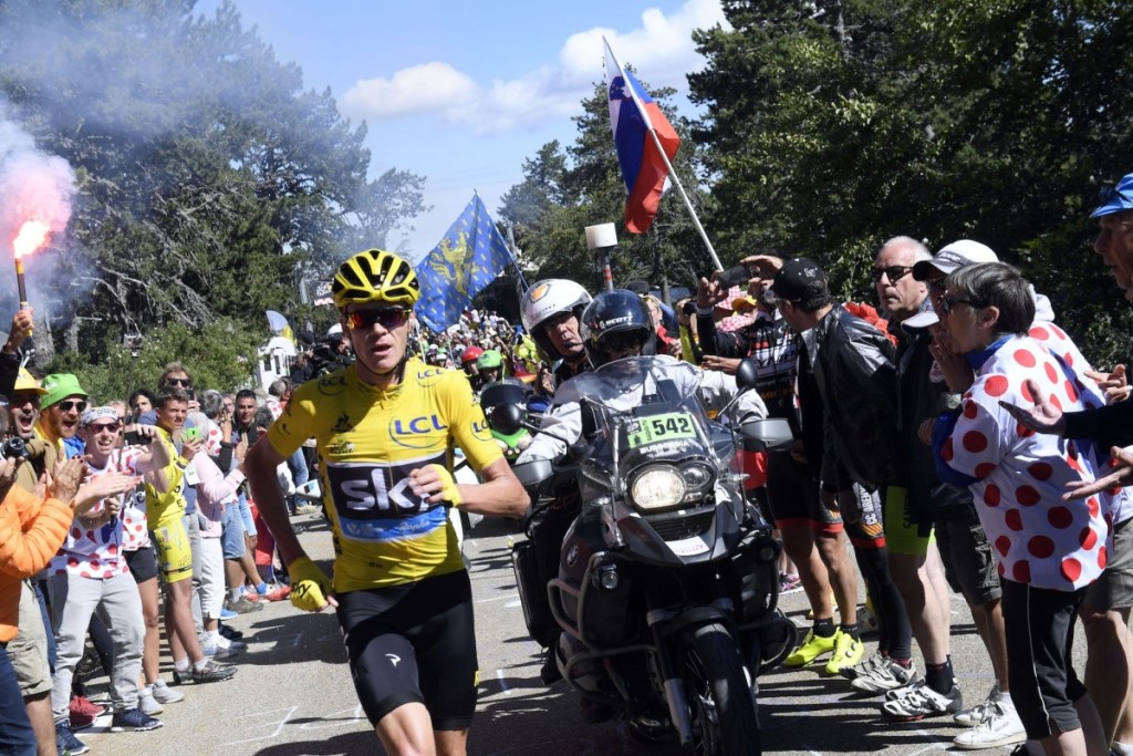 chris froome runs ventoux tour de france